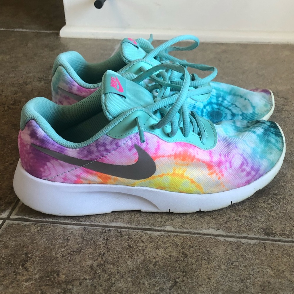 Nike Tanjun tie dye shoes 5Y